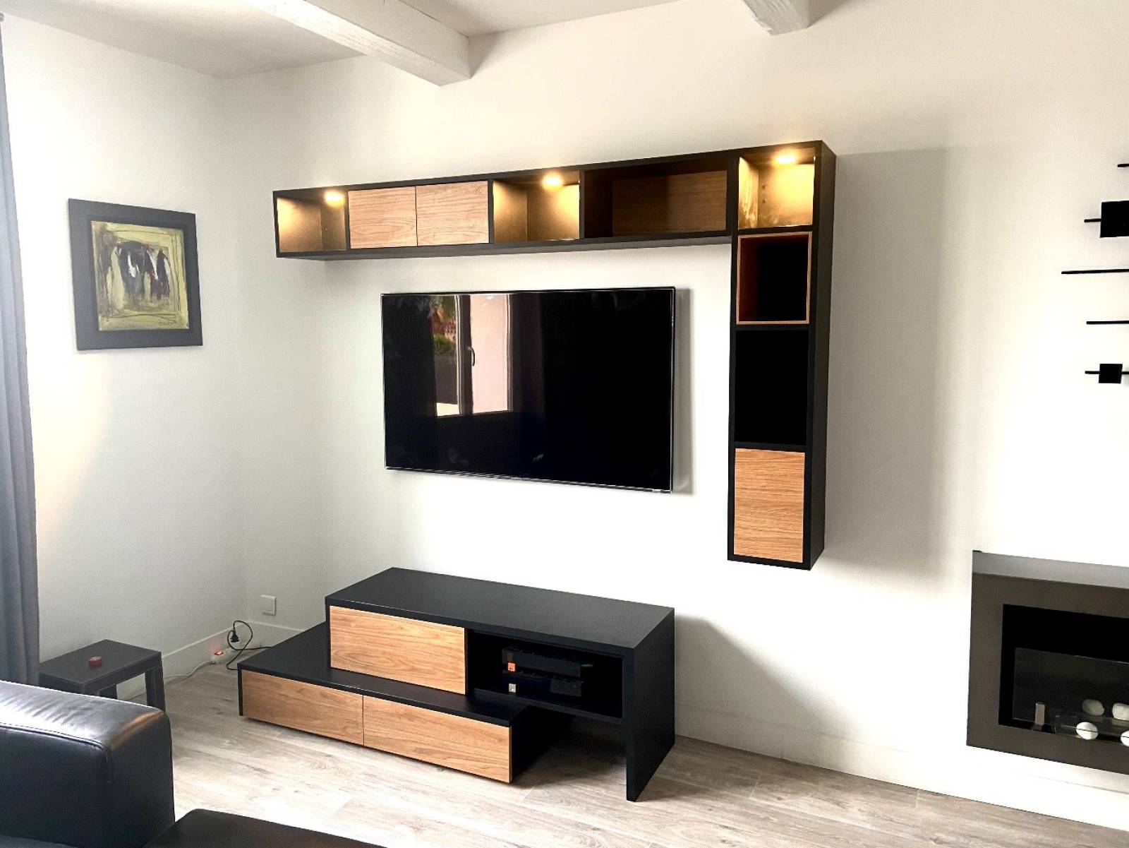 CREATION D’UN ENSEMBLE DE MEUBLE SALON TV SUR MESURE POUR NOS CLIENTS DE BANDOL