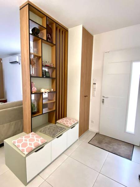 Meuble de séparation de pièce au Lavandou