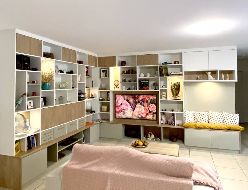 Meuble TV et bibliothèque en angle à Hyères 