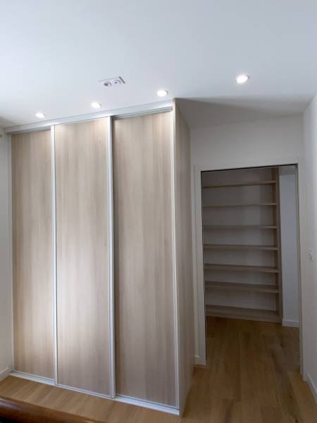 Penderie avec porte coulissante à Hyères