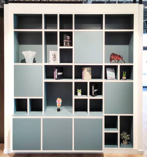 Bibliothèque murale avec niches et placards à La Garde.