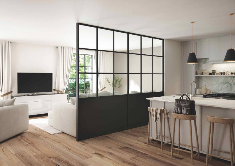 Verrière en aluminium pour séparer une cuisine et un séjour dans un appartement design à Bormes les Mimosas 83230.